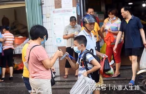 1米2的陳麼榮:97年冒險產子,老公大高個,兒子1米8,14歲上交大