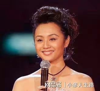 直播演戲掉淚騙粉絲，假冒劣品漫天吹，這5位明星吃相太難看