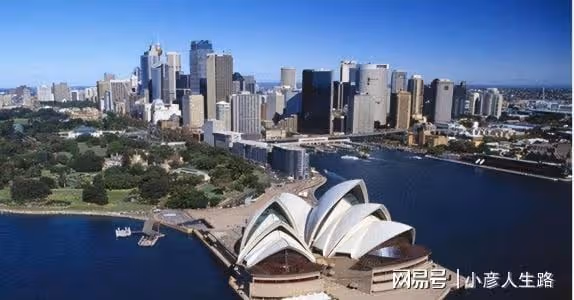23歲王艷嫁給二婚富豪老公，25年後，再看到底有多幸福