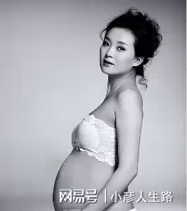 23歲王艷嫁給二婚富豪老公,25年後,再看到底有多幸福