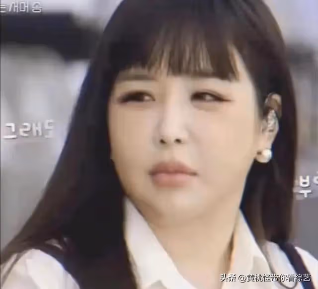 2NE1朴春近照曝光!妝造奇特十分誇張,臉部浮腫明顯引外界擔憂