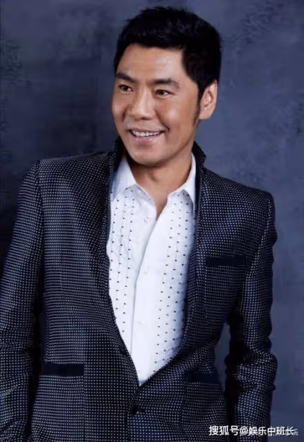 屠洪剛多偏心?將親生兒女扔給前妻,待繼子視如己出讓他子承父業
