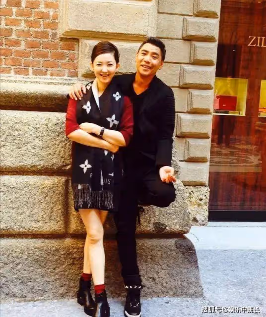 屠洪剛多偏心?將親生兒女扔給前妻,待繼子視如己出讓他子承父業
