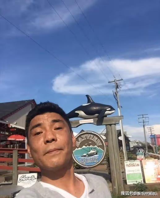 屠洪剛多偏心?將親生兒女扔給前妻,待繼子視如己出讓他子承父業