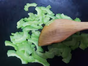 粵式快手小炒-涼瓜炒滑蛋
