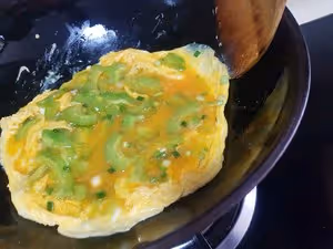 粵式快手小炒-涼瓜炒滑蛋