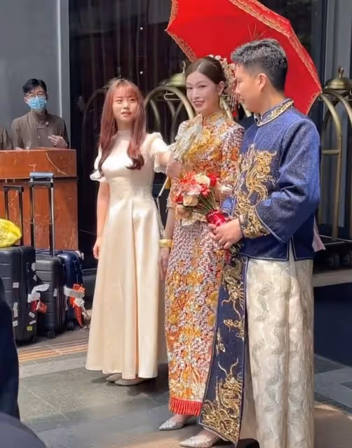 廣東知名主持出嫁陣仗大!穿13.8萬裙褂坐千萬豪車,新郎帥氣十足