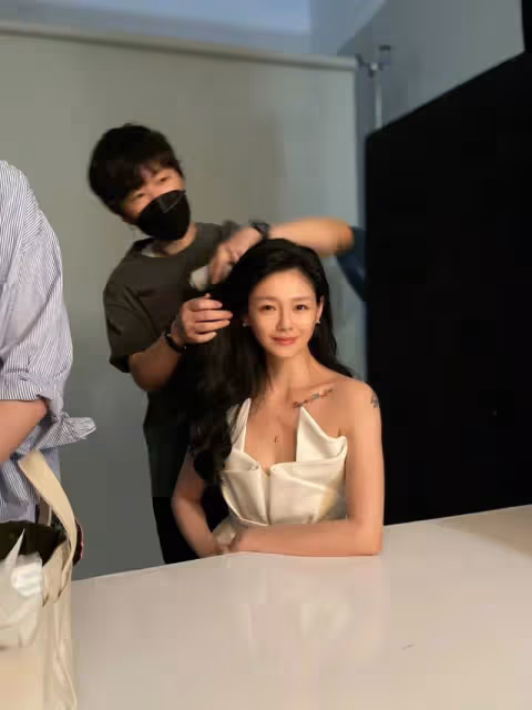 大S復工美出新高!白到發光渾身布滿紋身,透露近期生活感慨萬千
