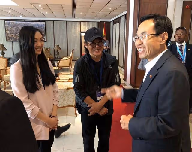 李連杰大女兒曬生活照!頭髮稀疏髮際線堪憂,大秀身材顏值遭質疑