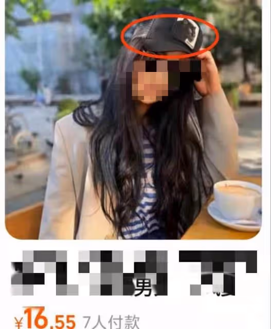 知名演員現身農村烤紅薯,壘石塊生火方式原始,笑容滿面一臉滄桑
