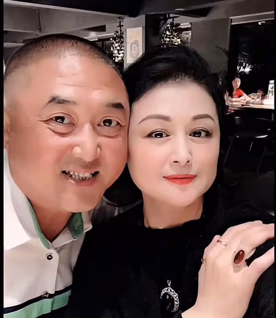 於月仙52歲冥誕引淚目!丈夫獨自吹蠟燭顯落寞,曬往昔恩愛照追憶