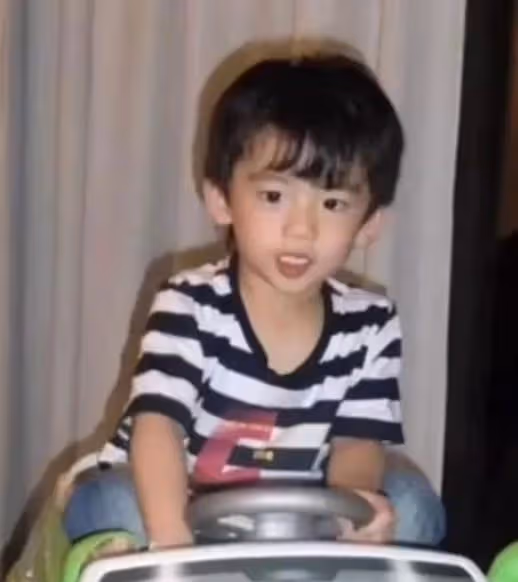 40歲謝婷婷曬照慶生,未婚生子久居國外,3歲女兒生父至今成謎