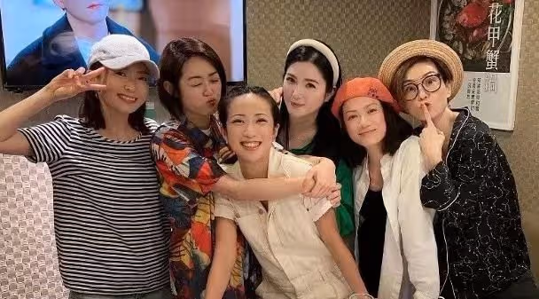 45歲TVB女星離巢移居加拿大!皮膚白嫩似剝殼雞蛋,至今沒有生子