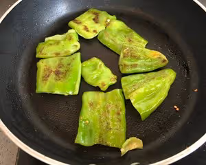 三步搞定下飯神菜青椒擂皮蛋