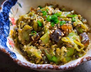 三步搞定下飯神菜青椒擂皮蛋