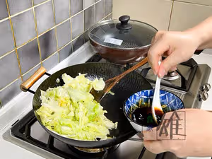 手撕包菜的秘訣-在家做出飯店的味道