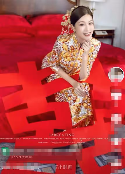 美女主持坐勞斯萊斯嫁豪門!雙手戴倆厚重金鐲,眉眼精緻撞臉baby