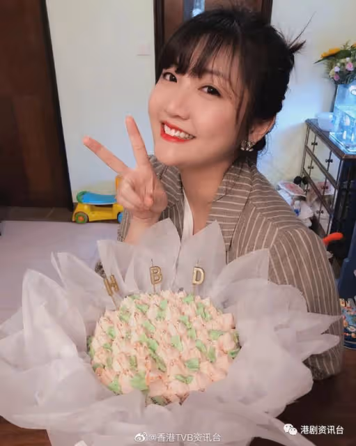 李悅彤與富商老公婚後變貴婦!留斯文短髮激似郭嘉文