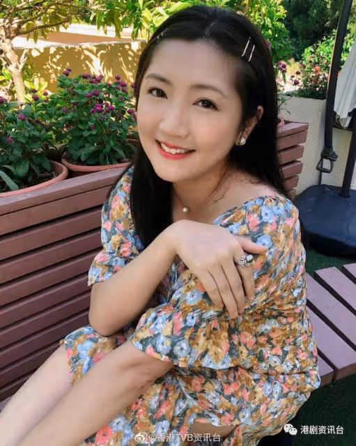 李悅彤與富商老公婚後變貴婦!留斯文短髮激似郭嘉文