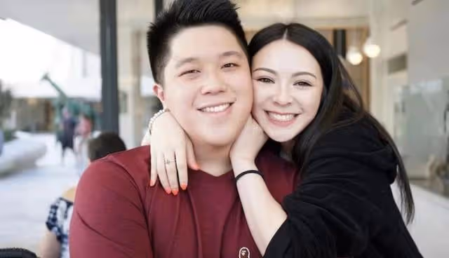 笑容燦爛!TVB小花富貴男友被破產,心情不受影響與好友開心飯聚