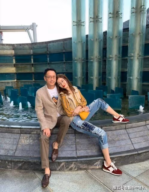李嘉欣母親:被丈夫趕出家門,兩個女兒長相天壤之別專為豪門而生