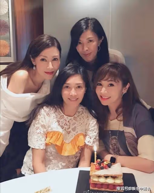 李嘉欣母親:被丈夫趕出家門,兩個女兒長相天壤之別專為豪門而生