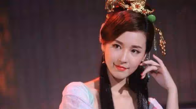 未婚先孕嫁大20歲影帝被拋棄，今37歲為子復出