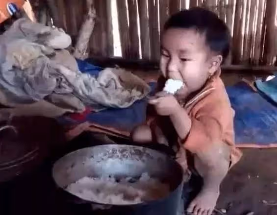爸離世媽出走！5歲弟弟無人管「只剩一個人」卻拒絕好心鄰居收養「超暖回覆」讓人紅了眼眶：「我不在，媽媽會傷心的」