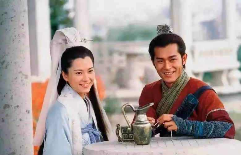 「最美港姐」郭羨妮下嫁窮小伙！倒貼鄉下公婆3套房，被酸「老了嫁不出」，她不懼風言風語：11年婚姻讓人大跌眼鏡