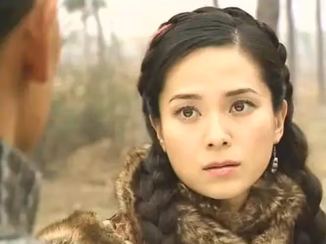 「最美港姐」郭羨妮下嫁窮小伙！倒貼鄉下公婆3套房，被酸「老了嫁不出」，她不懼風言風語：11年婚姻讓人大跌眼鏡