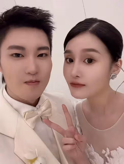趙本山妥協了，球球曝光與男友婚紗照，兩人將於年底結婚！