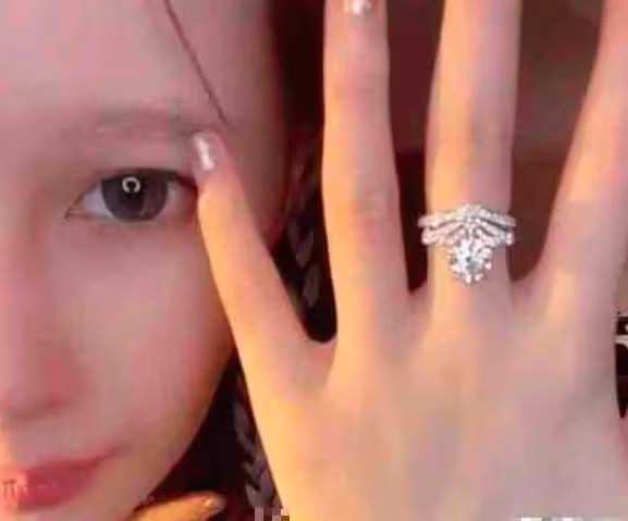 趙本山妥協了，球球曝光與男友婚紗照，兩人將於年底結婚！