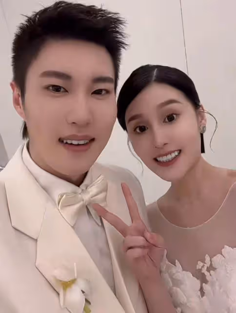 趙本山妥協了，球球曝光與男友婚紗照，兩人將於年底結婚！
