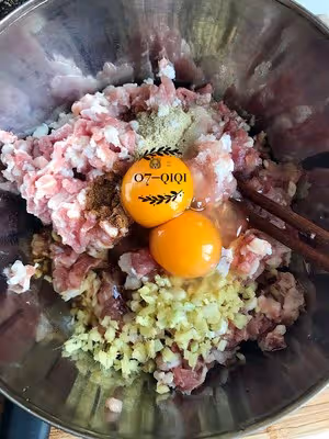 黃（wang）醬包（就是豆腐衣包肉）