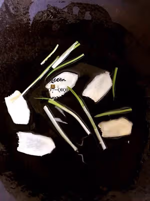 黃（wang）醬包（就是豆腐衣包肉）