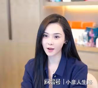 汪小菲張穎穎與人聚餐配合默契，張穎穎替汪小菲收名貴禮物不手軟