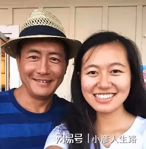 靳東：與大9歲的江珊姐弟戀未果，後娶二婚李佳，如今家庭幸福