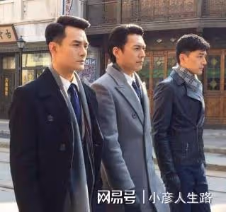 靳東：與大9歲的江珊姐弟戀未果，後娶二婚李佳，如今家庭幸福