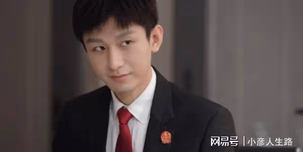 播6集熱度10億，靳東成毅一出手，給芒果帶來王牌《底線》！