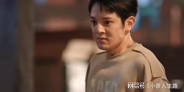 播6集熱度10億，靳東成毅一出手，給芒果帶來王牌《底線》！