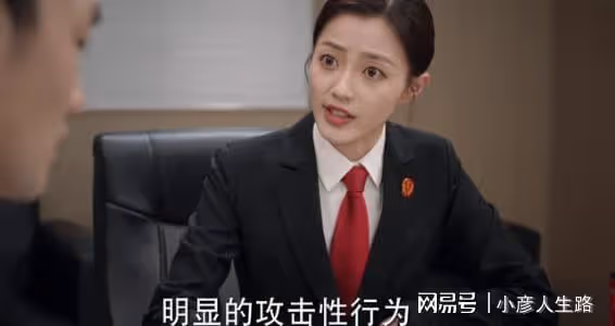 播6集熱度10億，靳東成毅一出手，給芒果帶來王牌《底線》！