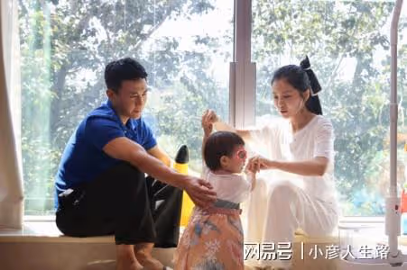 杜淳1歲女兒不吃飯，婆婆當眾指責王燦不敢還嘴！二婚女人的卑微