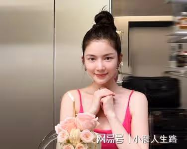杜淳1歲女兒不吃飯，婆婆當眾指責王燦不敢還嘴！二婚女人的卑微