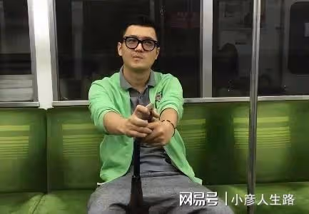 王寶強事業穩步,宋喆被傳出獄回村喂豬,馬蓉移民,差距出來了