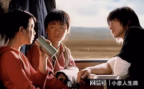 王寶強事業穩步，宋喆被傳出獄回村喂豬，馬蓉移民，差距出來了