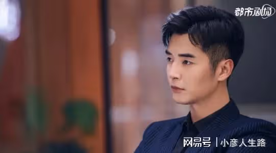 36歲金世佳被曝隱婚生子!女方是他經紀人,孩子五官和他一個樣