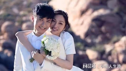 36歲金世佳被曝隱婚生子!女方是他經紀人,孩子五官和他一個樣