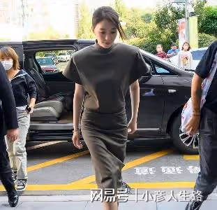 46歲的李小冉,46歲的曾黎,狠狠打臉同齡男星