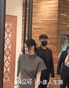 46歲的李小冉,46歲的曾黎,狠狠打臉同齡男星