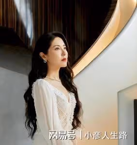 46歲的李小冉,46歲的曾黎,狠狠打臉同齡男星